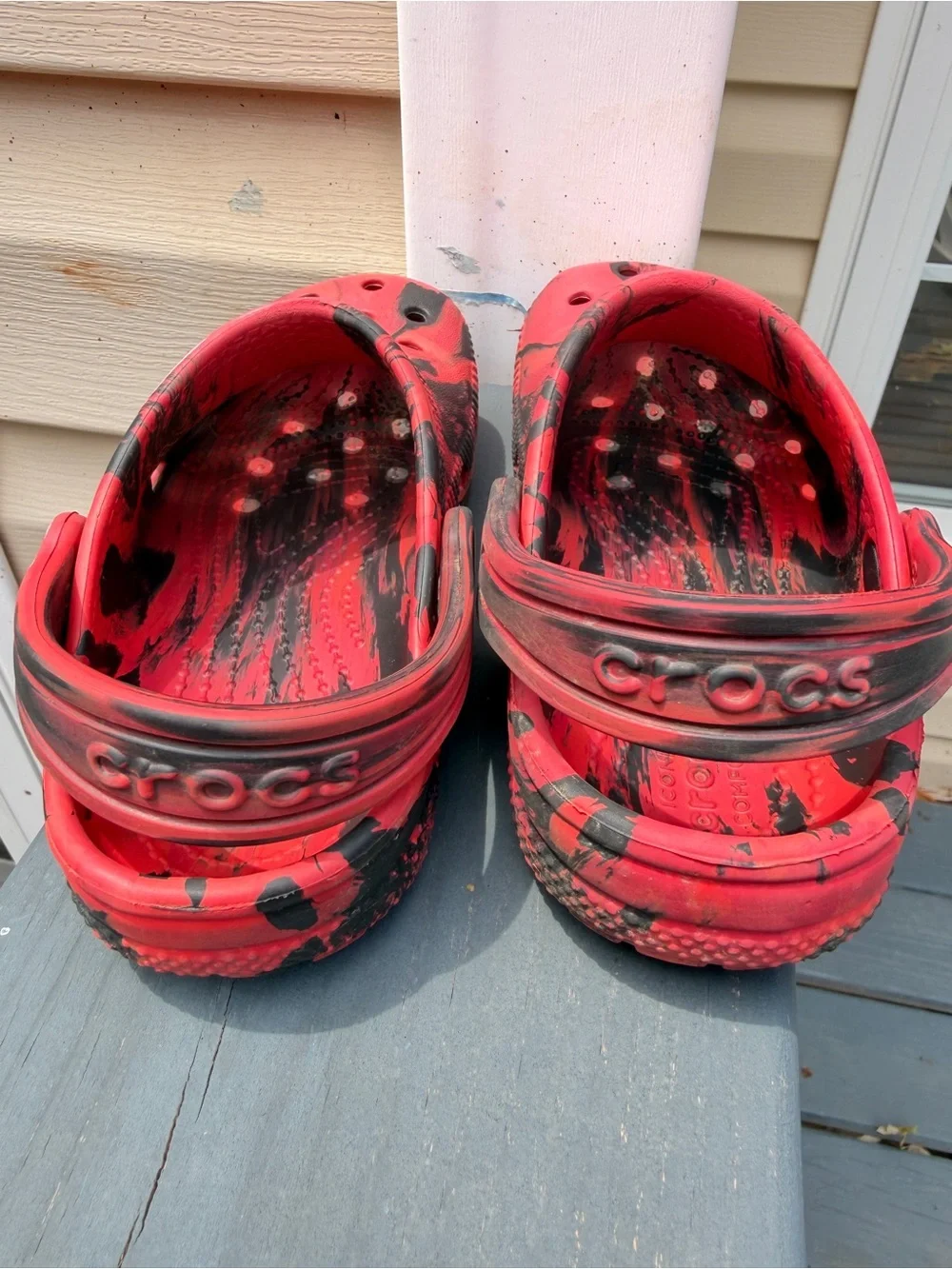 Crocs KIDS' CROCS LITTLE KID CLASSIC MARBLED CLOGS Red Swirl Shoes Size 10